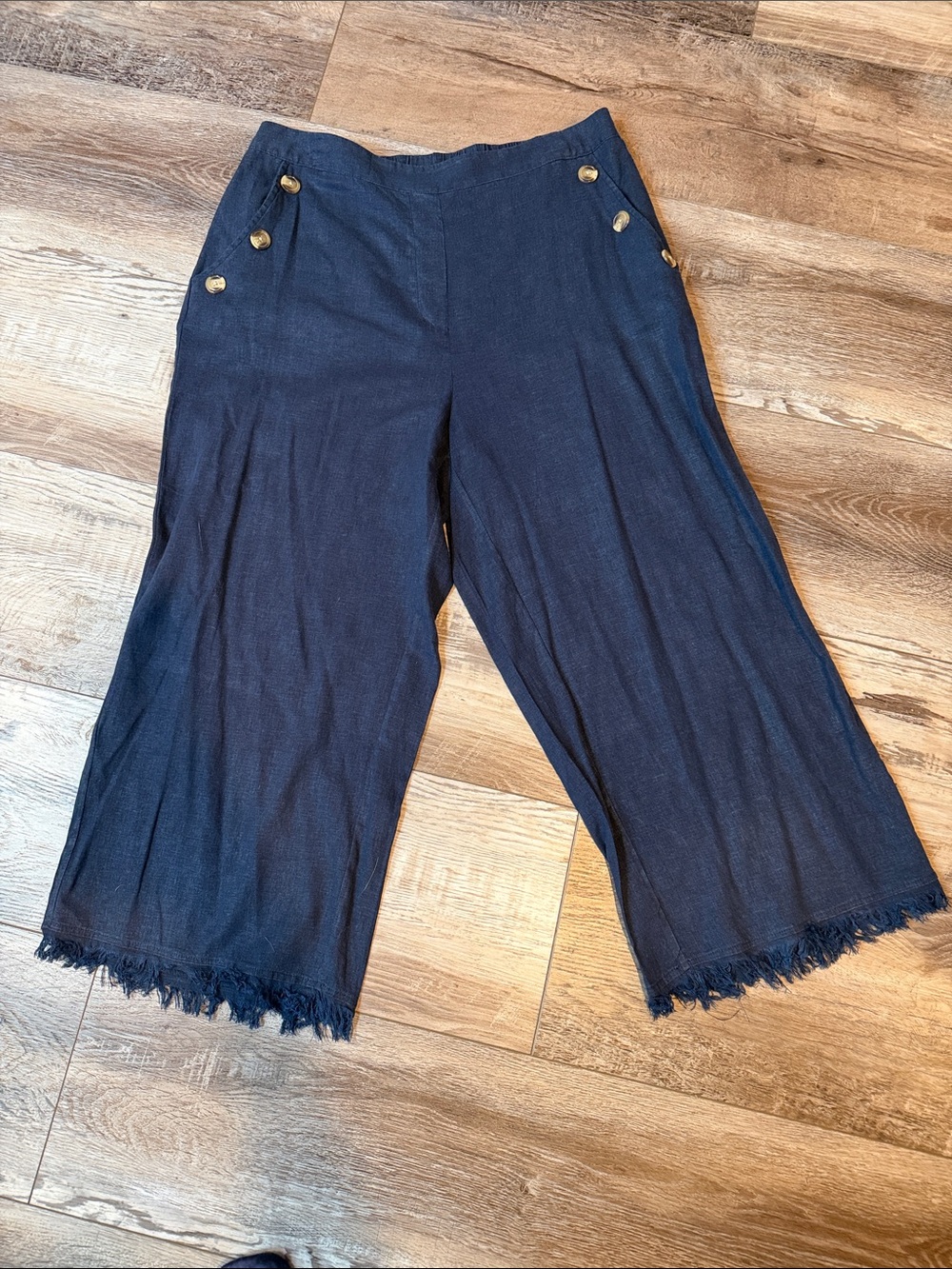 Women's Navy Wide-Leg Cropped Linen Pants with Button Detail